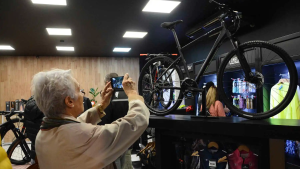 Scott, la marca suiza de bicicletas inauguró en una esquina histórica de Roca: mirá lo que podés encontrar