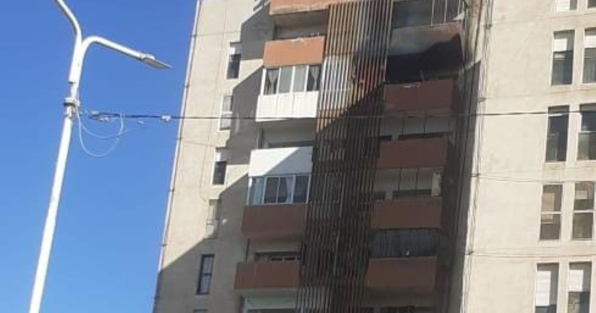 Incendio en un edificio de Cinco Saltos: desalojaron la torre thumbnail