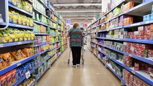 Inflación del 2,4% en febrero: la Patagonia lideró al alza y hubo un fuerte repunte de los alimentos