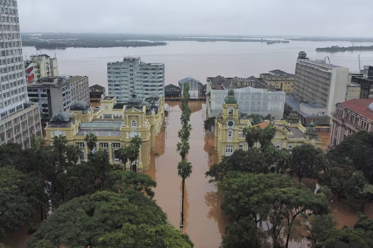 La ciudad de San Pablo y una vista aérea de un sector inundado por fuertes lluvias. Foto AP