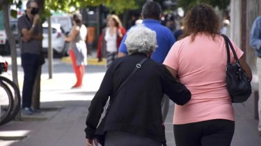 El nuevo bono del Gobierno para jubilados de $70.000 acentúa la licuación de los haberes