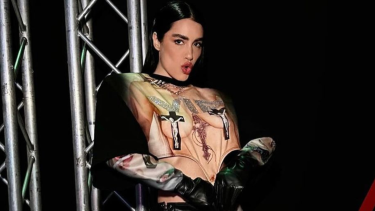 La artista lució un look con la imagen de Jesucristo que indignó a algunos usuarios.  