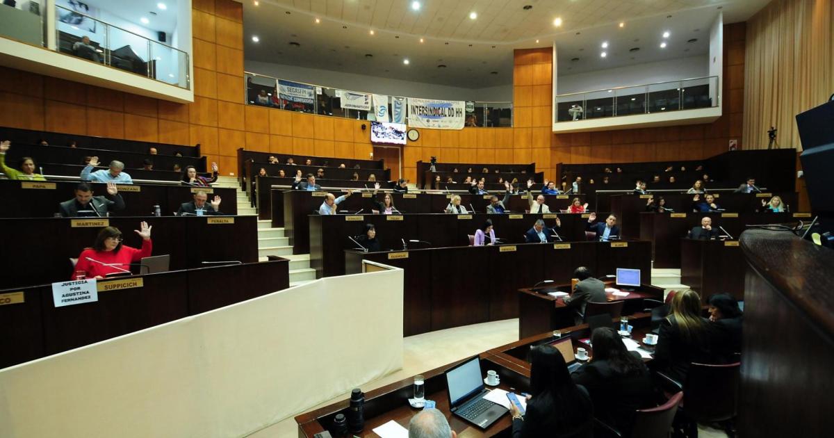 El bloque del MPN votó dividido un proyecto clave para el gobierno de Rolo Figueroa thumbnail