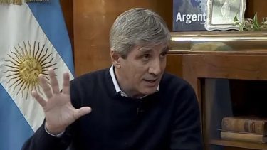Caputo dijo que se preparan para la dolarización y respondió al elogio de Milei