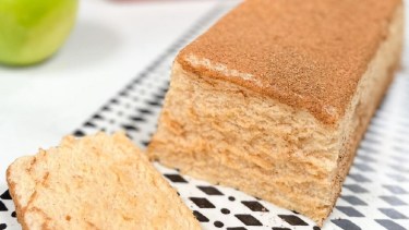 Bizcocho de manzanas: 3 ingredientes, sin horno, sin Tacc&#8230; ¿qué más querés?