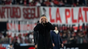 Los hinchas silbaron a Demichelis, otra vez: la curiosa estrategia de River para evitar la reprobación masiva