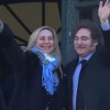 Imagen de Javier Milei en Córdoba, en vivo: el Presidente salió a saludar junto a Karina desde el Cabildo cordobés