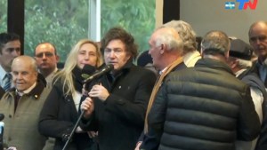 Javier Milei aseguró que va a «eliminar el impuesto PAIS y después las retenciones, para que el campo sea libre”