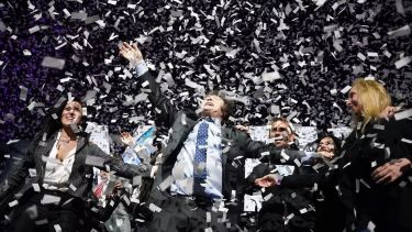 Auto celebración. El presidente convocó al oficialismo y toda la tropa libertaria para dar un show y presenar su libro. 