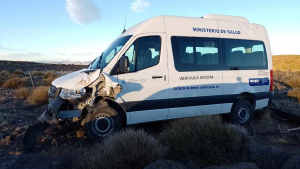 Video | La odisea de una familia que en la madrugada vivió un calvario con el minibús de Salud que chocó en Chapua