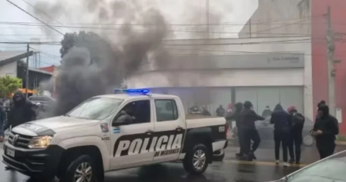 Tensión en Misiones: policías niegan «acuartelamiento y piden aumento de salarios thumbnail