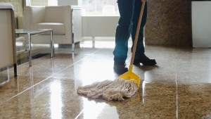 Empleadas domésticas con aumento en junio 2024: cómo queda la escala salarial