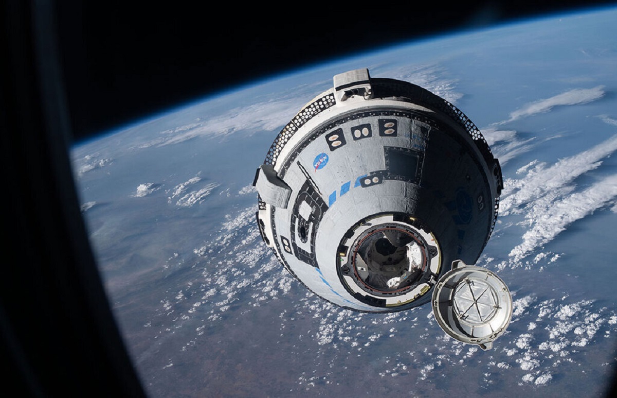 El CST-100 Starliner se acerca de forma autónoma a la Estación Espacial Internacional durante el vuelo orbital Test-2 sin tripulación en mayo de 2022. (Foto de la NASA)