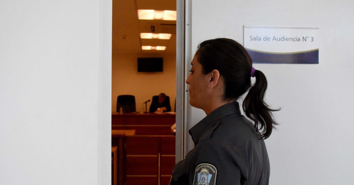 Jueces penales de Neuquén le plantearon al TSJ que tienen días «libres» de audiencia thumbnail