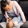Imagen de Empleadas domésticas: cuánto cobra una niñera a domicilio por cuatro horas en mayo 2024