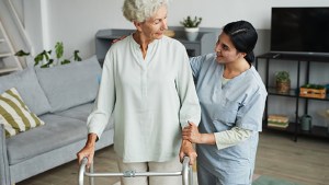 Cuánto cobra un cuidador de adultos mayores durante mayo 2024