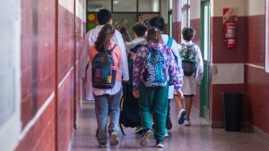 Pago de becas para estudiantes de Neuquén este lunes: cómo cobrar el beneficio