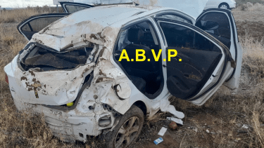 El vuelco ocurrió este domingo en Plottier. Foto: Bomberos Voluntarios de Plottier