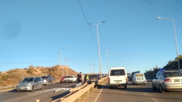 Causó un choque en plena Ruta 7 de Neuquén y se dio a la fuga: "Se le voló una ventana de la camioneta" 