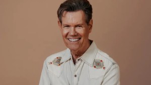 Un artista estadounidense recuperó su voz gracias a un experimento musical con inteligencia artificial