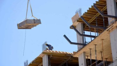 La recesión desplomó la actividad económica de marzo, que cayó 8,4%: los sectores más afectados