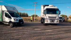 Retiraron al camión que estuvo varado en la Ruta 65 en Allen