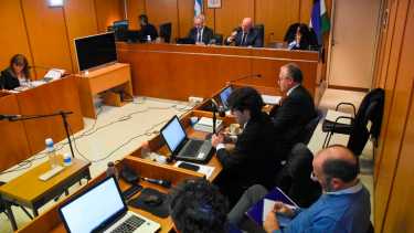 Hoy comenzó el juicio contra el periodista Emiliano Gatti por  tenencia y distribución de imágenes de abuso sexual infantil. 