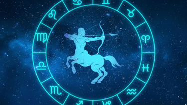 la luna llena de este mes en Sagitario ilumina nuestras esperanzas de éxito, abundancia y apertura a grandes cosas, aseguran los expertos.