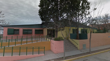 Imagen de La apuñalaron dos adolescentes en una escuela de Neuquén: había ido a buscar a su hija