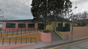 La apuñalaron dos adolescentes en una escuela de Neuquén: había ido a buscar a su hija