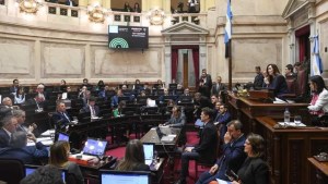 Jefes de bloque del Senado piden ahora anular los aumento de las dietas que llevaban los sueldos a $8 millones