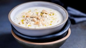 Si hace frío… nada más rico y reconfortante que una sopa de papa y coliflor