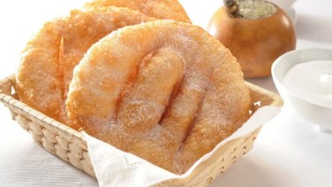 Si la lluvia trae antojo de tortas fritas, esta receta paso a paso es para vos