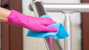 Empleadas domésticas: cuánto cobro por el aguinaldo de junio 2024 y en qué sueldo llega