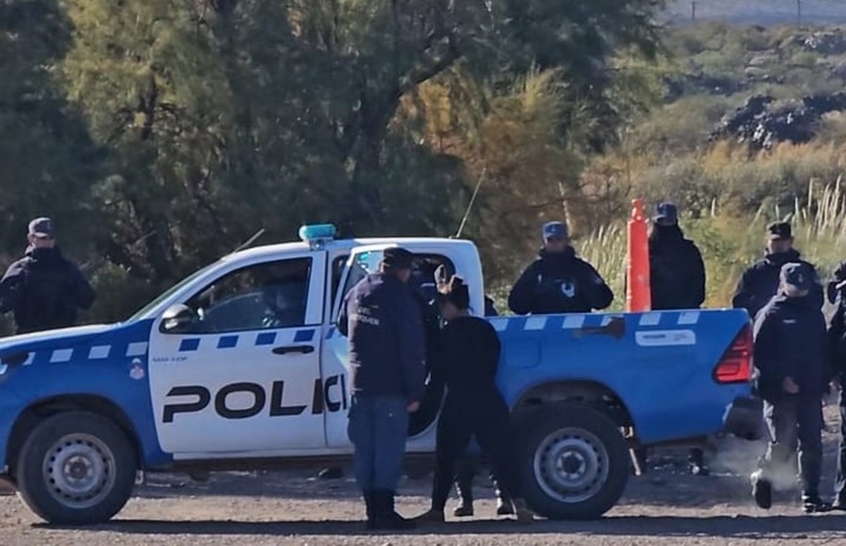 Tensión en el ingreso a un yacimiento de Rincón de los Sauces: Policía detuvo a dos mujeres