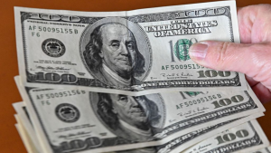 Dólar hoy: el blue vuelve a bajar y ahora es el más barato del mercado