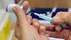 Aumentan los casos de neumonía: dónde aplicarse las vacunas gratuitas en Río Negro y Neuquén