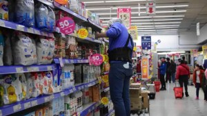 Otro dato que preocupa: el consumo en supermercados se desplomó en marzo 9,3%