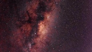 Salió a hacer fotos de noche y captó la Vía Láctea en el cielo puro de un tesoro de la Patagonia