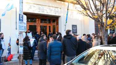 Se organiza una protesta frente a la Legislatura en rechazo al RIGI rionegrino. Archivo