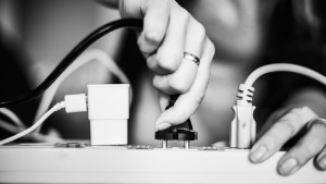 Pavas, caloventores y estufas: cuáles electrodomésticos no se pueden enchufar en una zapatilla eléctrica