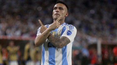 Lautaro Martínez ya lleva cuatro goles en la Copa América. (Foto: Fotobaires)