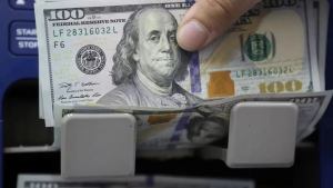 Los argentinos sacan los dólares que estaban «debajo del colchón» para poder afrontar el ajuste