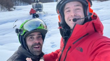 Así fue el rescate del piloto que aterrizó sobre una laguna en Chubut. Crédito diario Jornada.