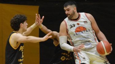 Giuliano Sasso y Carlos Báez, dos de los puntos altos en el primer juego de la semifinal. (Gentileza Luis Amaolo)