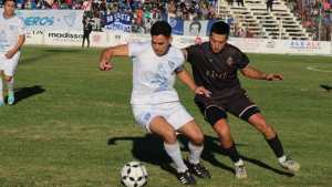 Atlético y Círculo Italiano no se sacaron ventajas en la semifinal de ida en el clásico de Regina