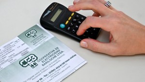 Prohíben el cobro de tasas en las boletas de luz: el impacto en los municipios de Neuquén y Río Negro