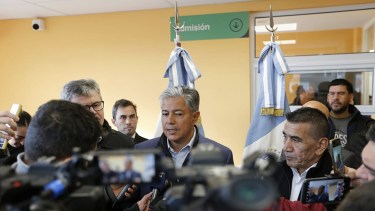 El gobernador Rolando Figueroa estuvo en Cutral Co (Foto: gentileza)