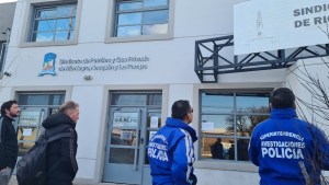 Buscan en las cámaras a los sospechosos de disparar siete veces contra la sede del sindicato petrolero en Cutral Co