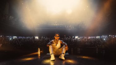 Homer El Mero Mero despegó con su primer disco, “Solo Negocios”, grabado en Neuquén y con una gran recepción en todo el país.